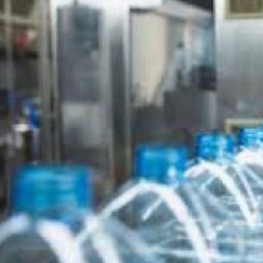 Ligne de mise en bouteille d'eau minérale