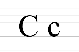 Lettre majuscule C et lettre minuscule c sur papier écolier