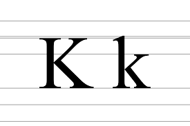 Lettre majuscule K et lettre minuscule k sur papier écolier