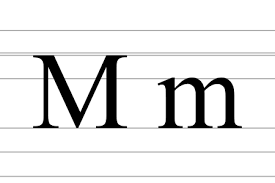 Lettre majuscule M et lettre minuscule m sur papier écolier